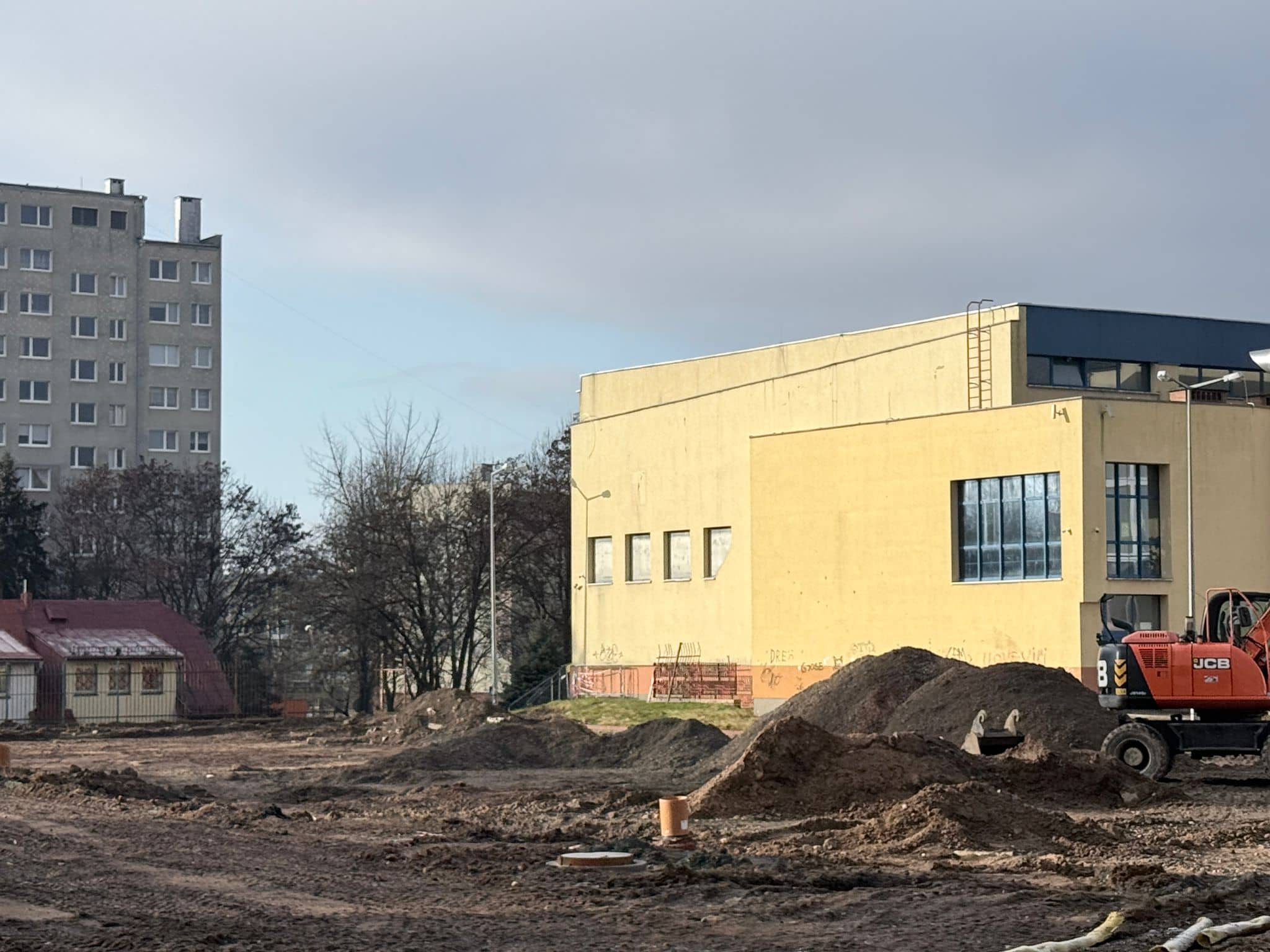 Budują nowe boiska przy "Jedenastce"