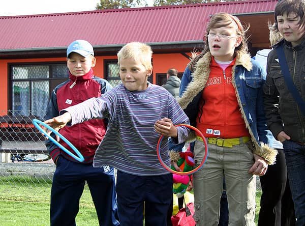 Rzucali ringiem i... kaloszem