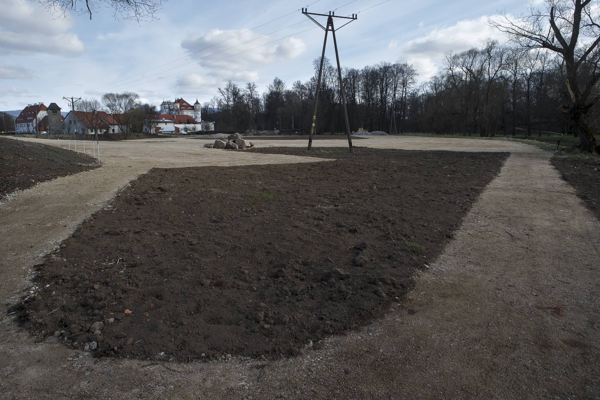 Parking przy pałacu już otwarty