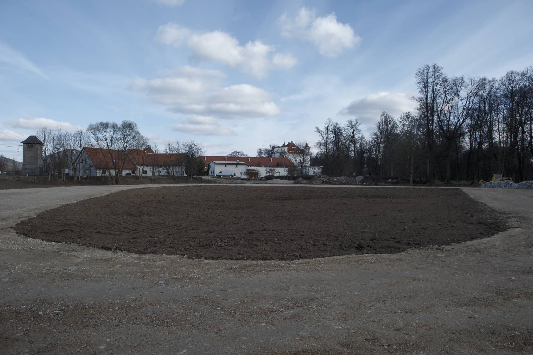 Parking przy pałacu już otwarty