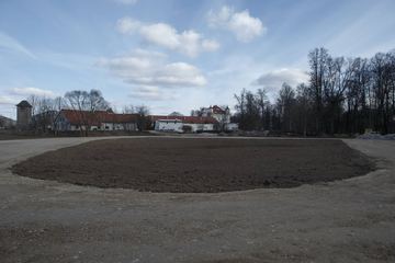 Parking przy pałacu już otwarty