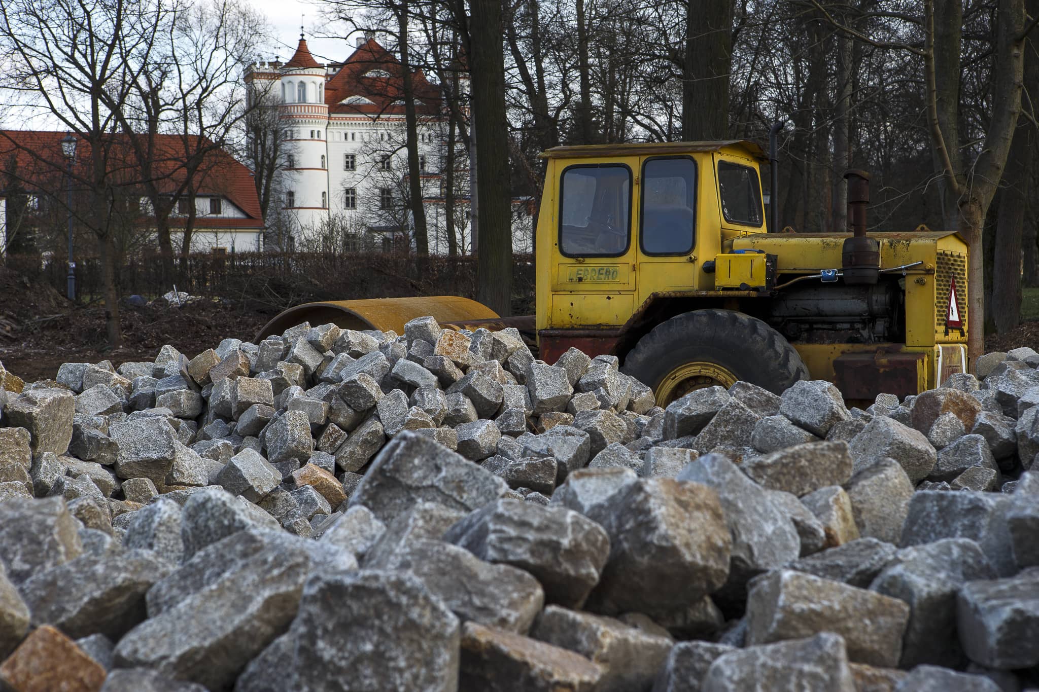 Parking przy pałacu już otwarty