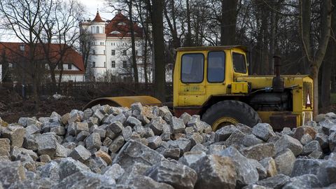 Parking przy pałacu już otwarty