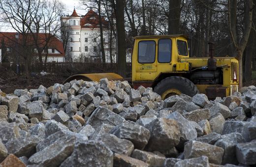 Parking przy pałacu już otwarty