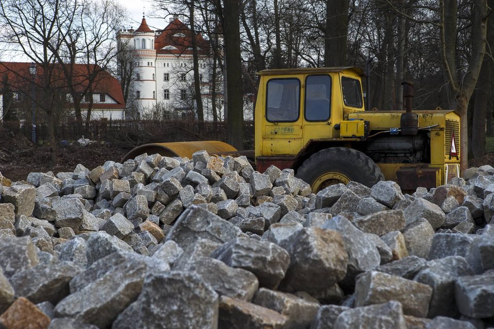 Parking przy pałacu już otwarty