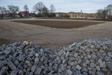 Parking przy pałacu już otwarty