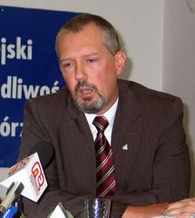 PiS odkrywa karty, ale nie do końca