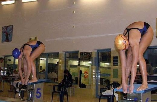 K.Lewińska i M. Zator (dwie pierwsze z prawej) z trofeami za dwubojowe wicemistrzostwo regionu