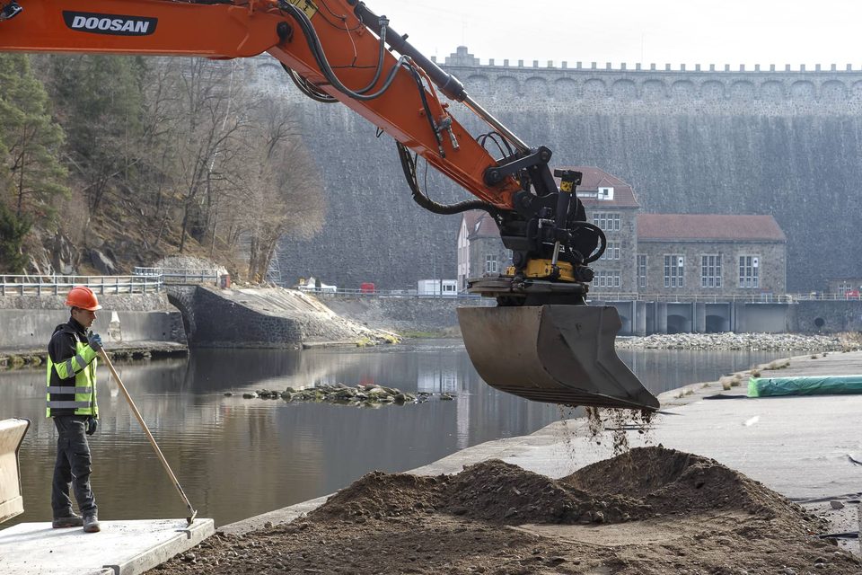 Zapora w rusztowaniach