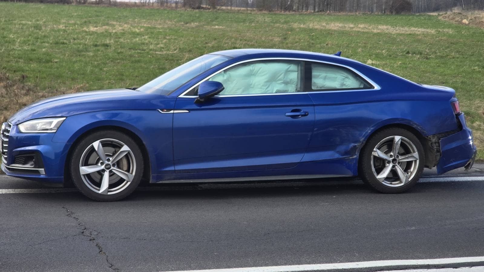 Passat z Audi starli się bokiem