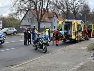 18–letnia motocyklistka, unikając zderzenia, wzorcowo "położyła" motocykl na ulicy