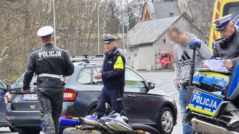 18–letnia motocyklistka, unikając zderzenia, wzorcowo "położyła" motocykl na ulicy