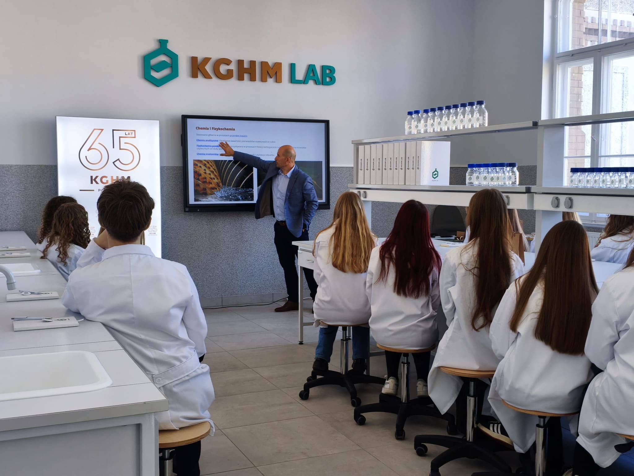 Pierwsze KGHM LAB już działa! Polska Miedź sfinansowała nowoczesne laboratorium chemiczno–fizyczne w II LO w Legnicy