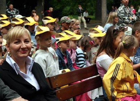 Beata Sawicka latem podczas spotkania poświęconego bezpiecznym wakacjom. Wtedy jeszcze nie przypuszczała, że jej kariera parlamentarna zakończy się zatrzymaniem przez CBA