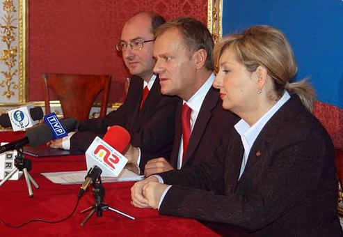 Beata Sawicka w listopadzie 2006 przed drugą turą kampanii wyborczej. Z Donaldem Tuskiem popierała Marka Obrębalskiego. Dziś była posłanka w PO nie ma czego szukać, ale wielu obser