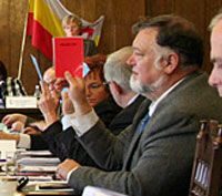 Radny Zbigniew Ładziński sam jest przedsiębiorcą – wyłamał się i jako jedyny z LiD głosował przeciw.
