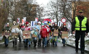 – Nie palcie śmieci! – krzyczały dzieci
