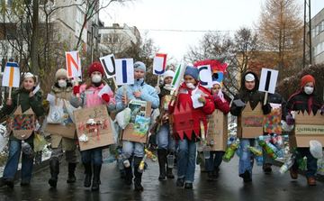 – Nie palcie śmieci! – krzyczały dzieci