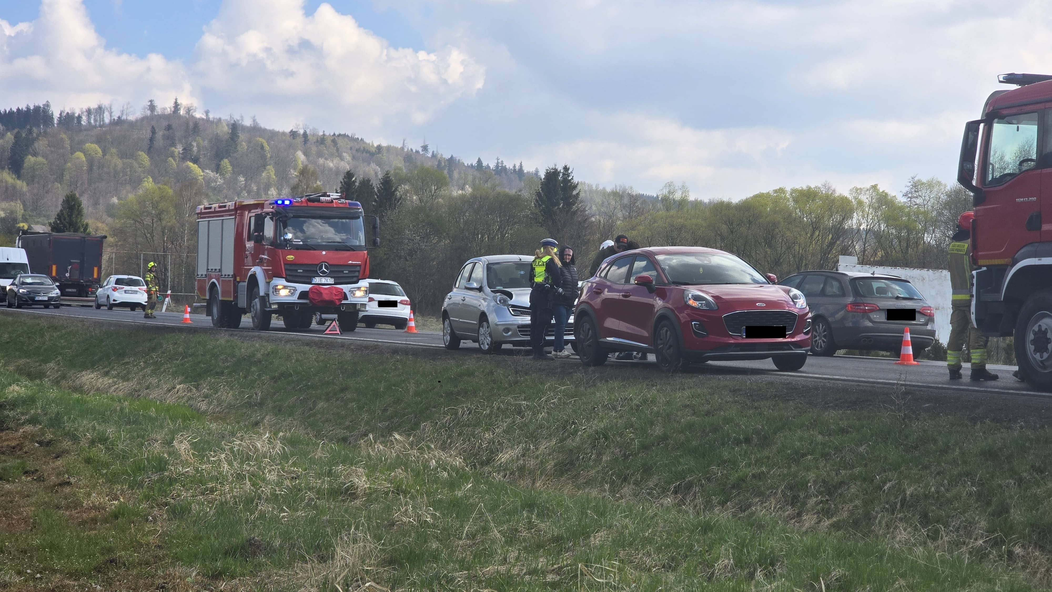 Zderzenie Forda i Nissana w Radomierzu