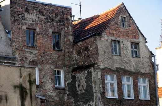 Bezprawnie pomagają w remoncie kamienic