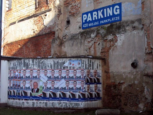 Plakaty wyborcze wiszą i straszą