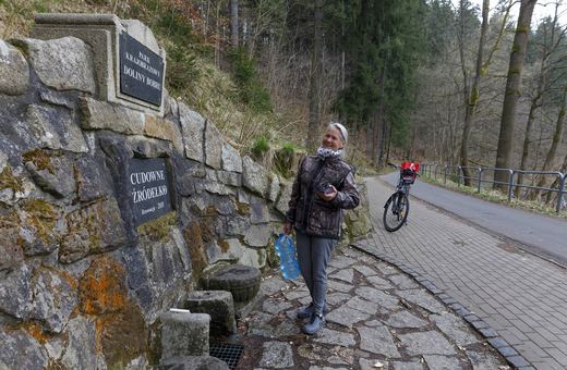 Cudowne źródełko na szlaku do Perły Zachodu