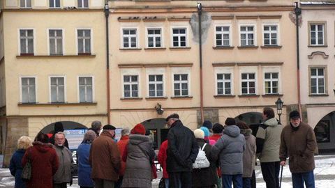 Starsi Niemcy podziwiają Jelenią Górę