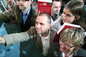 Tłumy na spotkaniu z prof. Bartoszewskim
