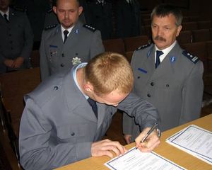 Ośmiu nowych policjantów…