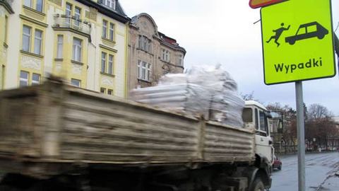 We poniedziałek w tym miejscu doszło do wypadku ze skutkiem śmiertelnym. Policja apeluje o ostrożność nie tylko na ulicy Wolności
