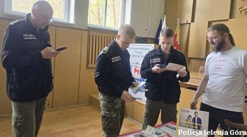 Policjanci, służby i studenci wspólnie dla życia – akcja rejestracji dawców szpiku w Jeleniej Górze