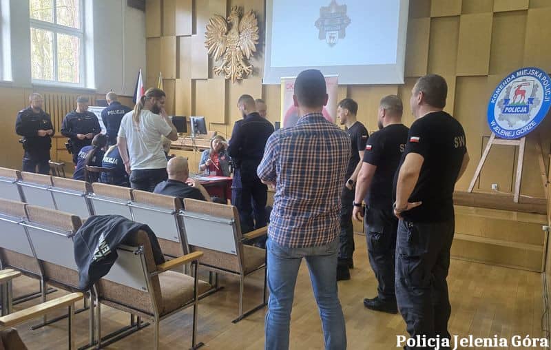 Policjanci, służby i studenci wspólnie dla życia – akcja rejestracji dawców szpiku w Jeleniej Górze