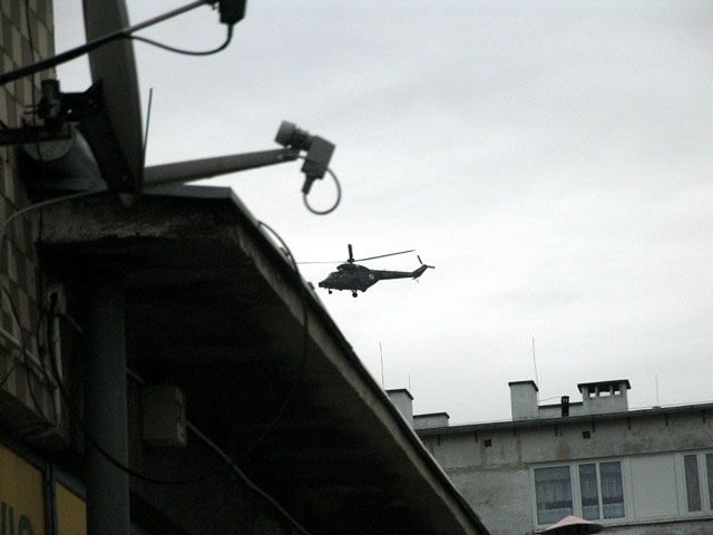 Śmigłowiec nad ulicą Karłowicza na pewno hałasuje ponad wszelkie dopuszczalne normy.