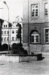 Posąg Neptuna jeszcze w starej