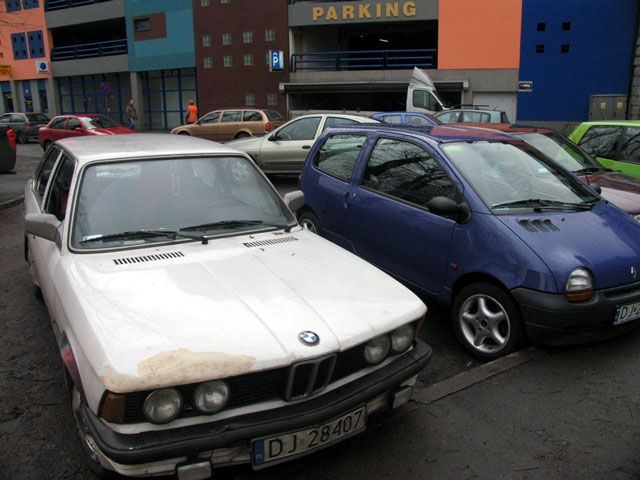 Trzy złote za parking pod dachem