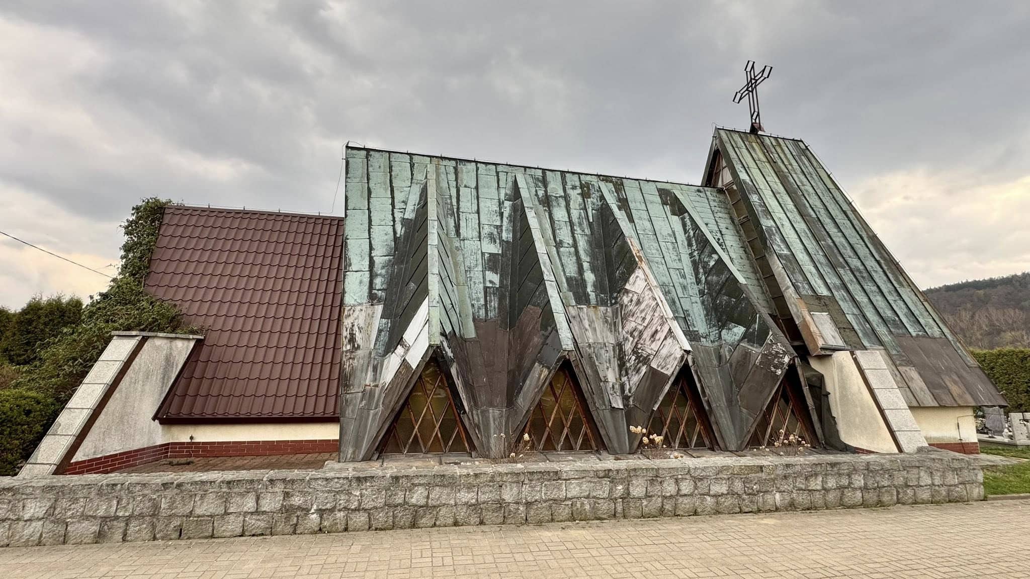 Okradany dach kaplicy do naprawy