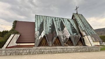 Okradany dach kaplicy do naprawy