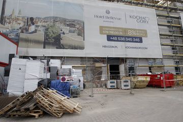 Rośnie hotel w centrum Jeleniej Góry