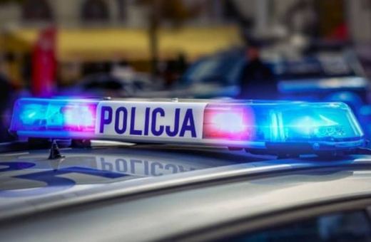 Wpadł przez pasażerkę bez kasku