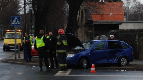 Wypadki i kolizje – trudne warunki na drogach