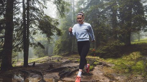 Gotowa na trening w terenie? Zobacz, które buty do biegania damskie wytrzymają każdą trasę!