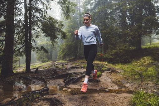 Gotowa na trening w terenie? Zobacz, które buty do biegania damskie wytrzymają każdą trasę!