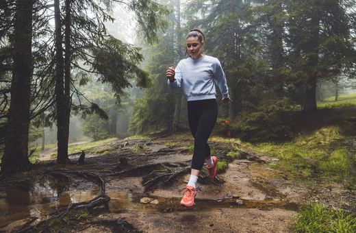 Gotowa na trening w terenie? Zobacz, które buty do biegania damskie wytrzymają każdą trasę!