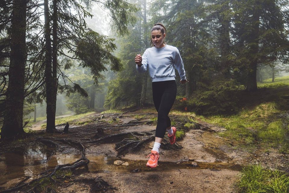Gotowa na trening w terenie? Zobacz, które buty do biegania damskie wytrzymają każdą trasę!