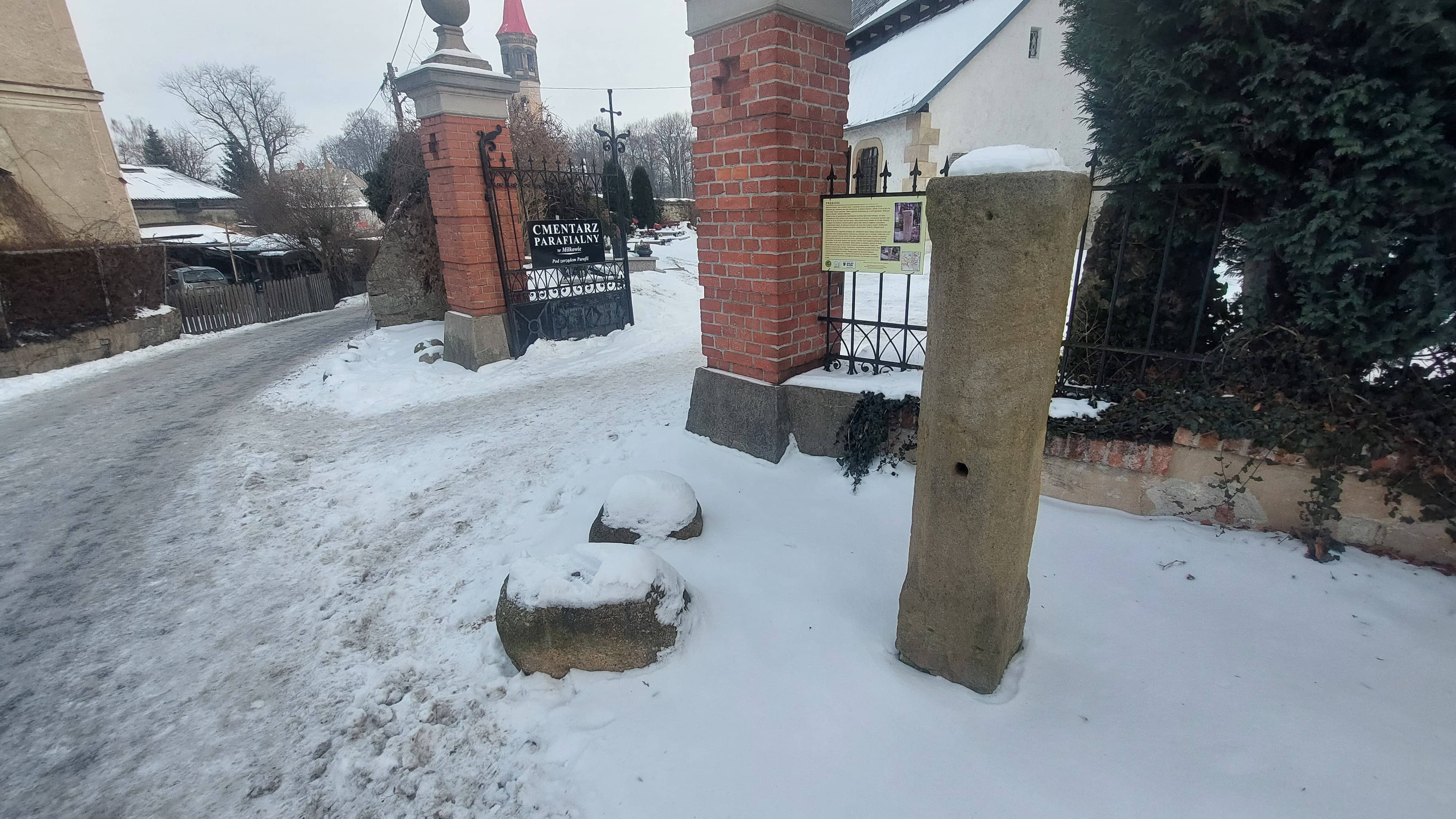 Tu wykonywano kary. Kamień hańby w sercu Miłkowa