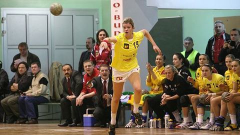 Finepharm Carlos wygrał derby w wojnie nerwów – video