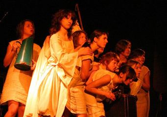 Aplauz dla „Trzech sióstr”