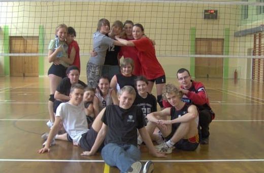 Siatkarki i siatkarze UKS Jelenia Góra pracują nad kondycją