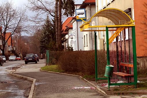 Znów demolują przystanki – sądy są pobłażliwe