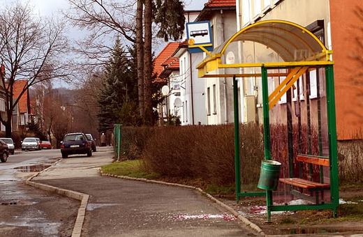 Znów demolują przystanki – sądy są pobłażliwe